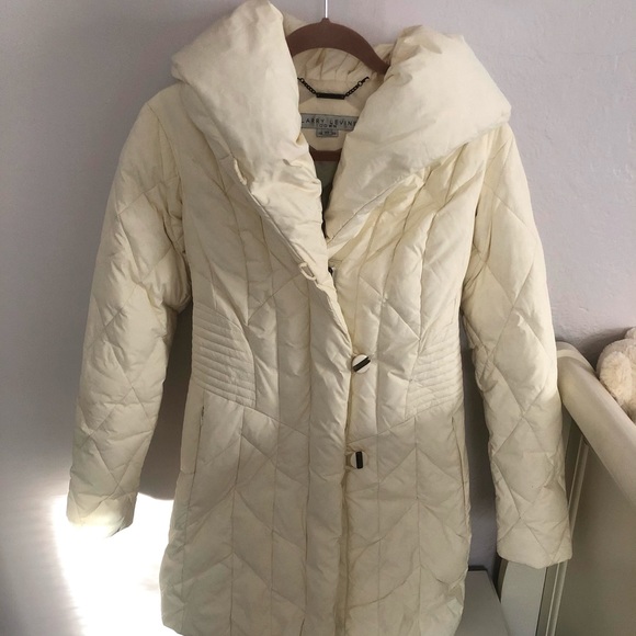 Larry Levine Jackets & Blazers - Larry Levine Cream Puffer Coat Size XS
